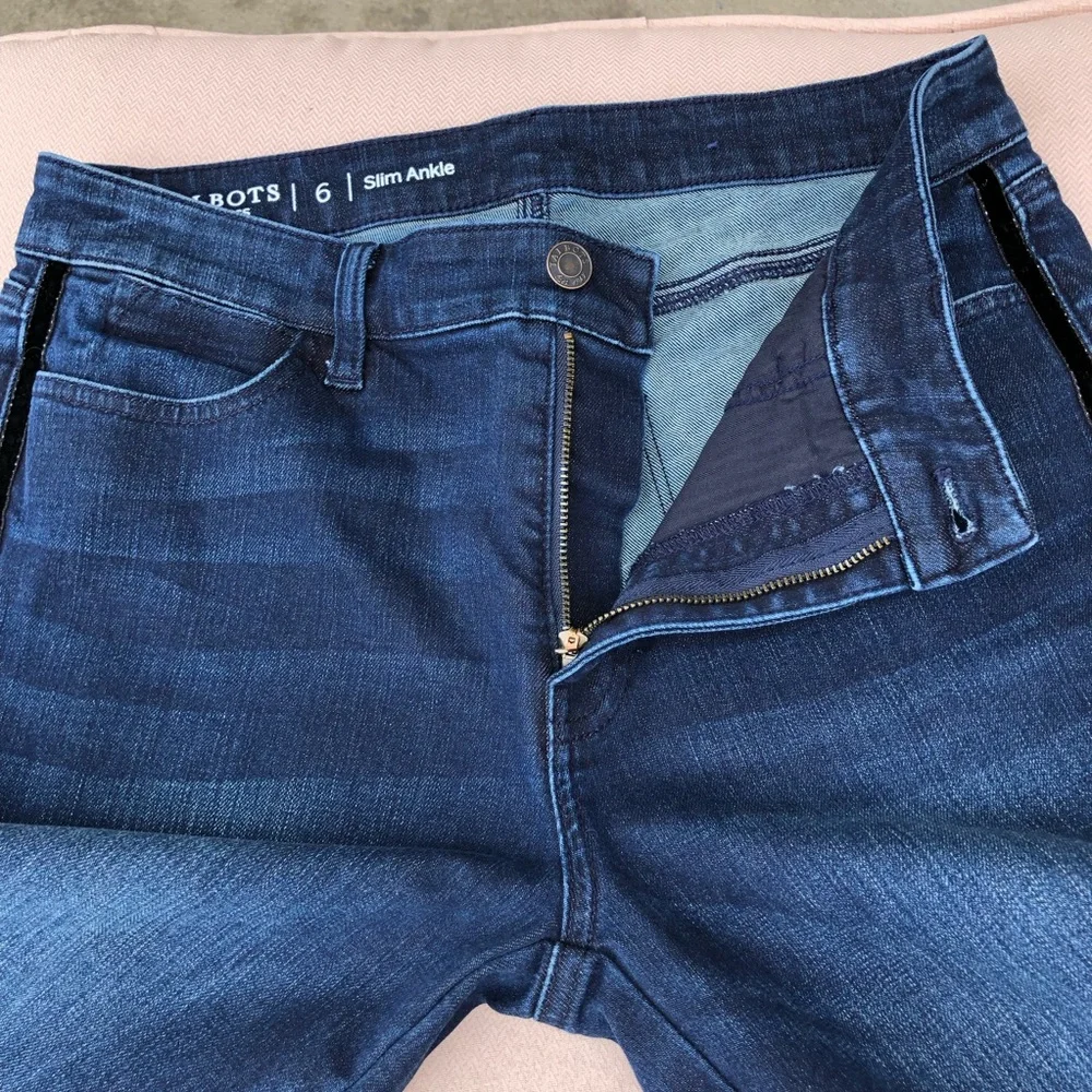 Talbots Flawless Stretchy Black Velvet‎ Trim Sides Blue Wash Slim Ankle Jeans 6